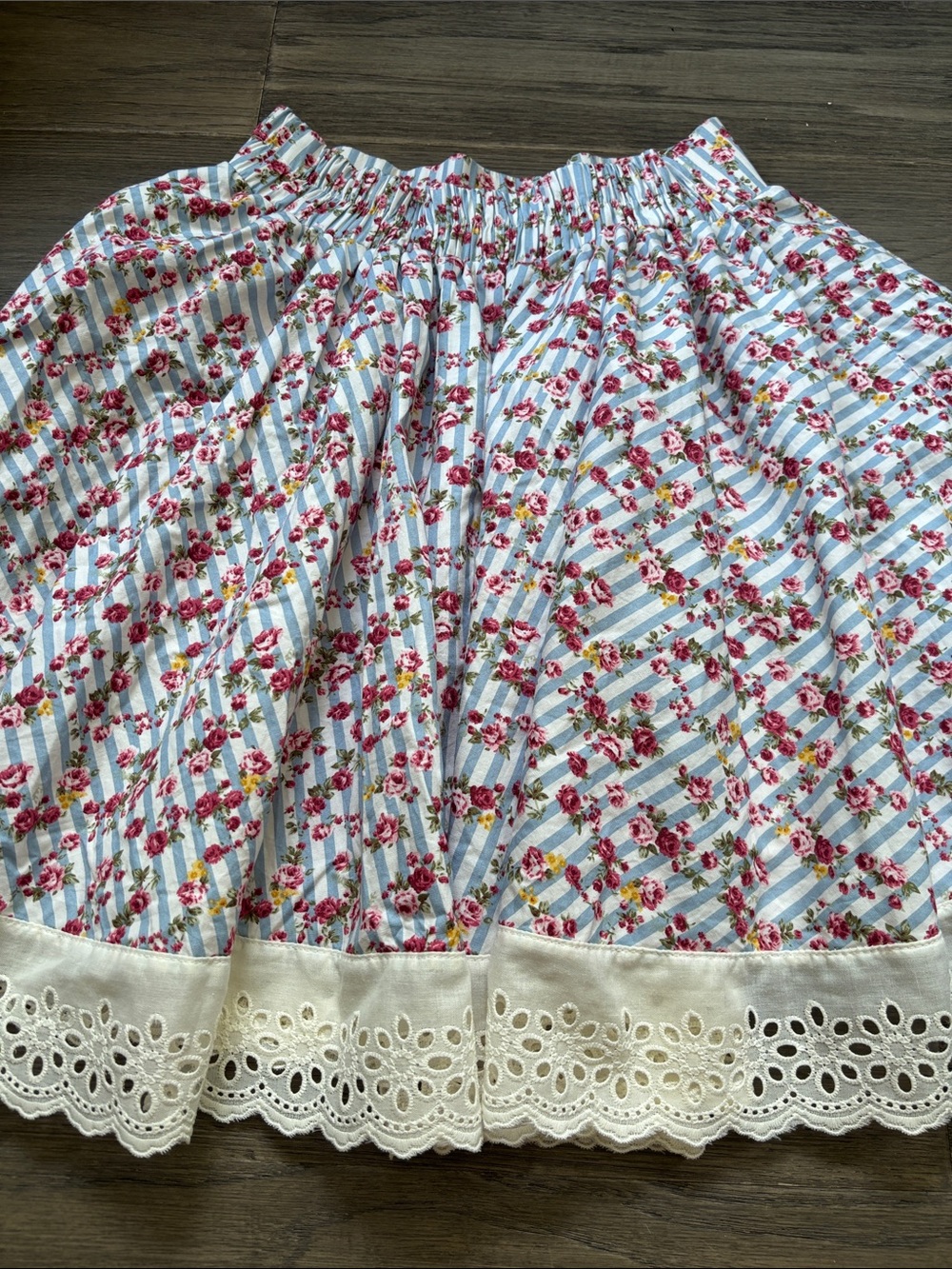 Cinderella | Floral Eyelet Hem A-Line Skirt - Blue & Red Lace Size XS - Picture 9 of 10